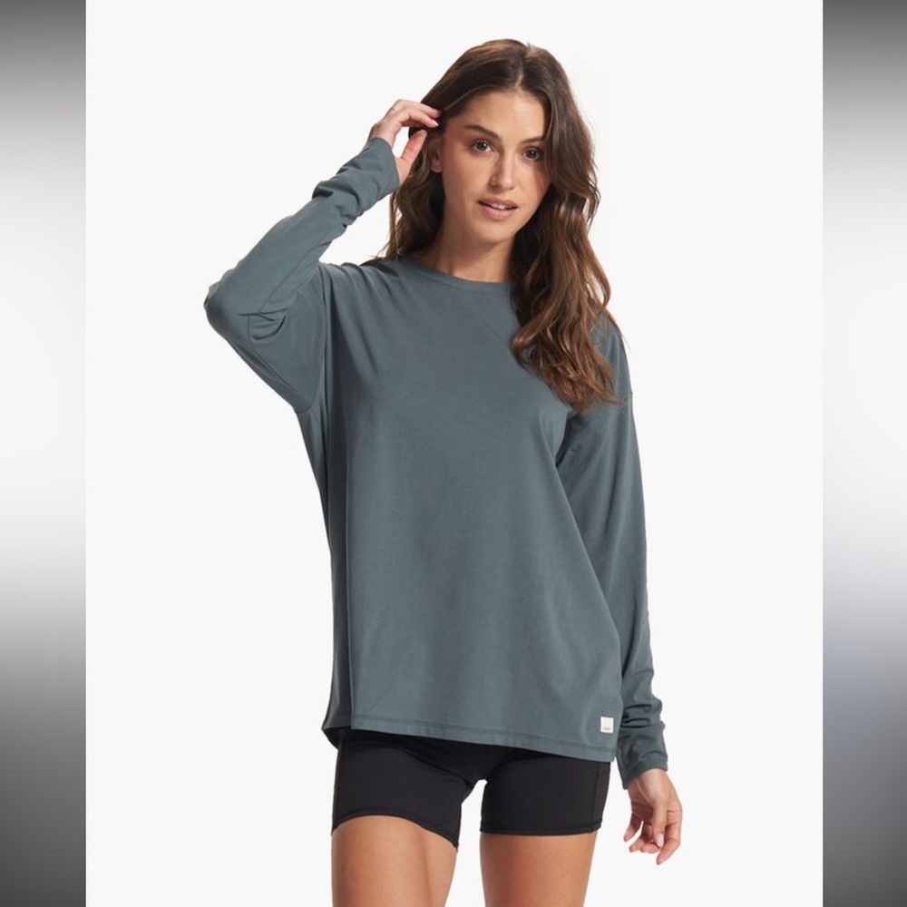 Vuori Long Sleeve Crew Tee in Slate Blue